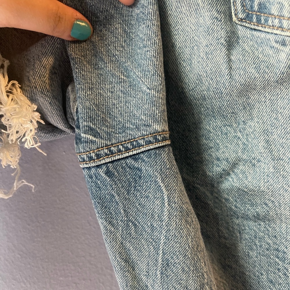 AMERICAN EAGLE RIPPED MOM JEANS - Picture 6 of 7